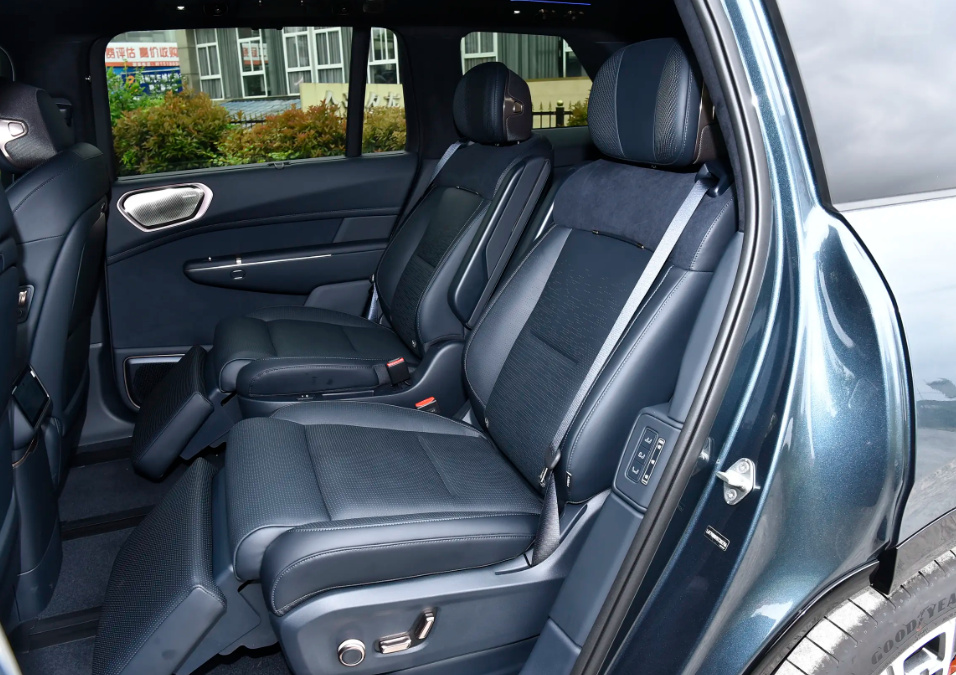 Lynk & Co 900 Ultra, серый