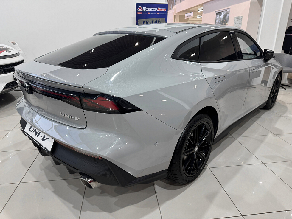 Changan UNI-V LX, серебряный