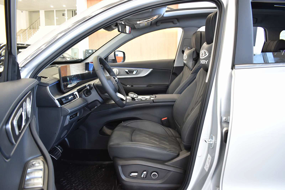 Chery Tiggo 8 Pro Max Ultimate 4WD, серебряный