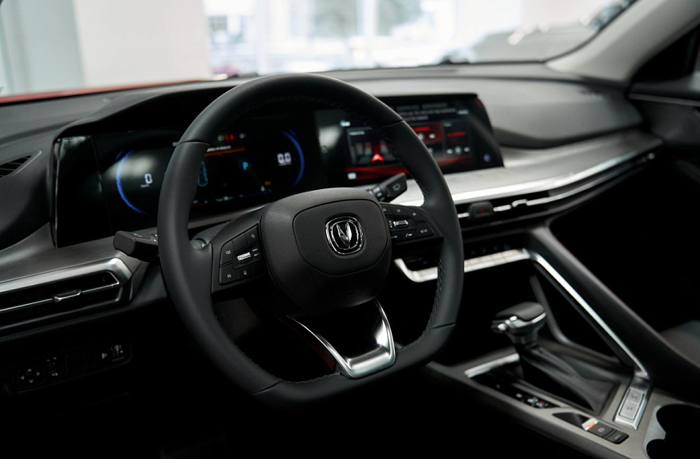 Omoda C7 Актив, серебряный