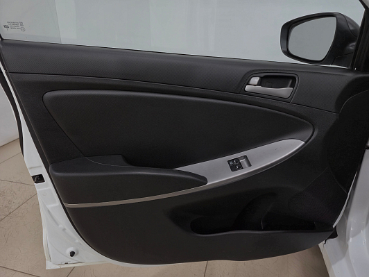 Hyundai Solaris Active, 2016 года, пробег 240812 км