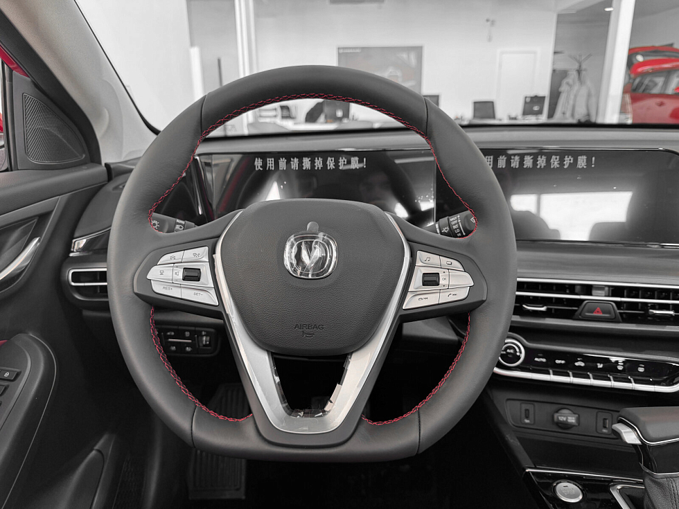 Changan Eado Plus Техно, красный