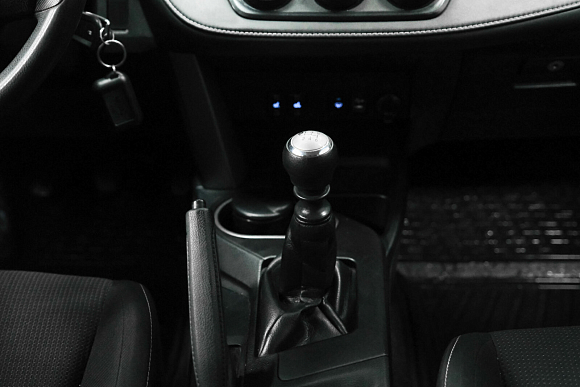 Toyota RAV4, 2015 года, пробег 227000 км