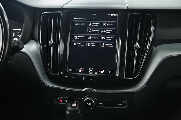 Volvo XC60 Momentum, 2018 года, пробег 90500 км