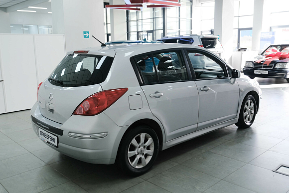 Nissan Tiida, 2010 года, пробег 219000 км