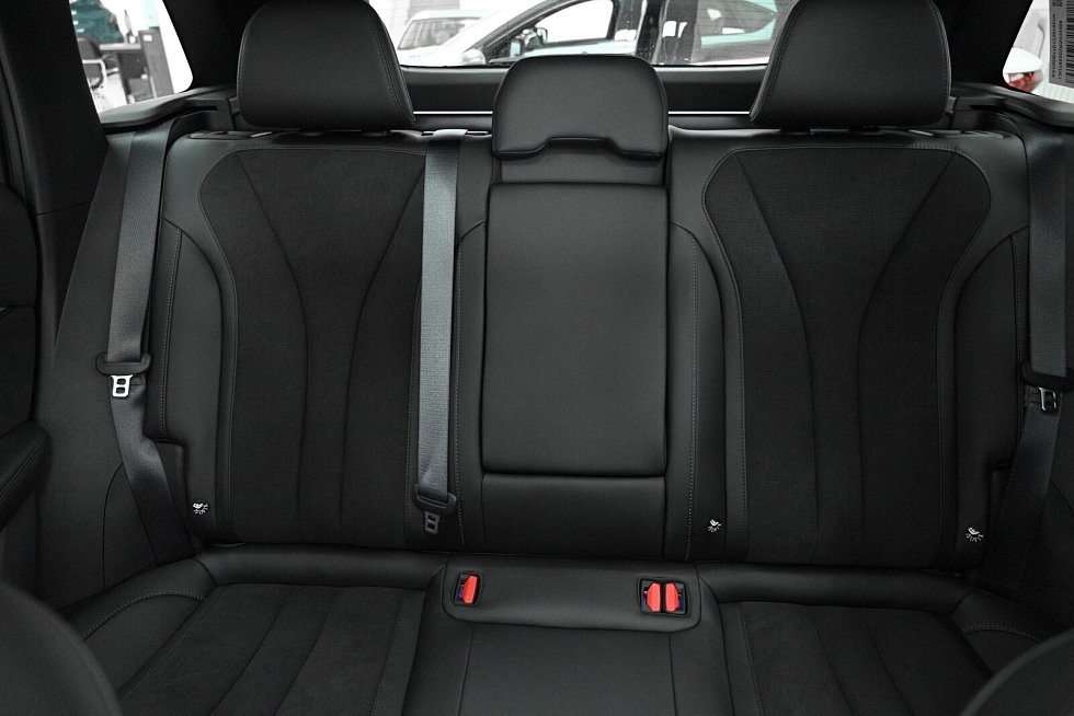 Geely Monjaro Флагман, серый
