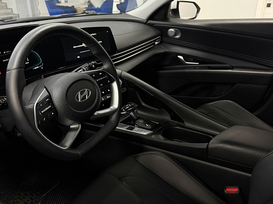 Hyundai Elantra LUX, 2024 года, пробег 36700 км