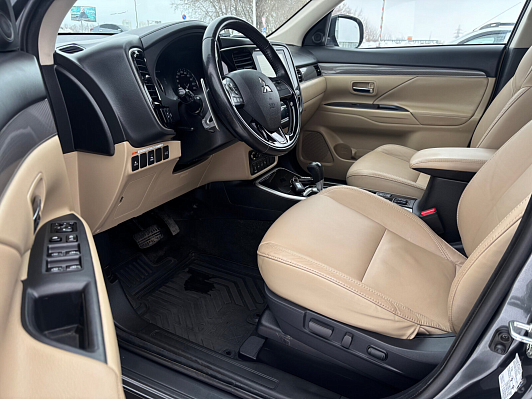 Mitsubishi Outlander Ultimate, 2020 года, пробег 157436 км