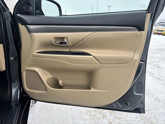 Mitsubishi Outlander Ultimate, 2020 года, пробег 157436 км