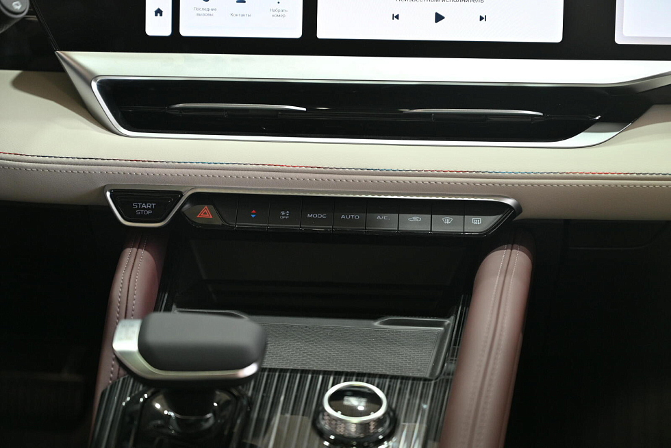 Geely Monjaro Люкс, белый