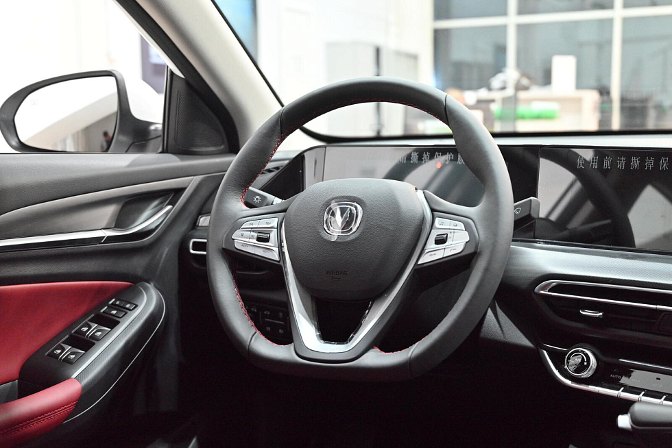 Changan Eado Plus Tech, белый