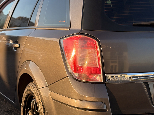 Opel Astra Enjoy, 2011 года, пробег 199780 км