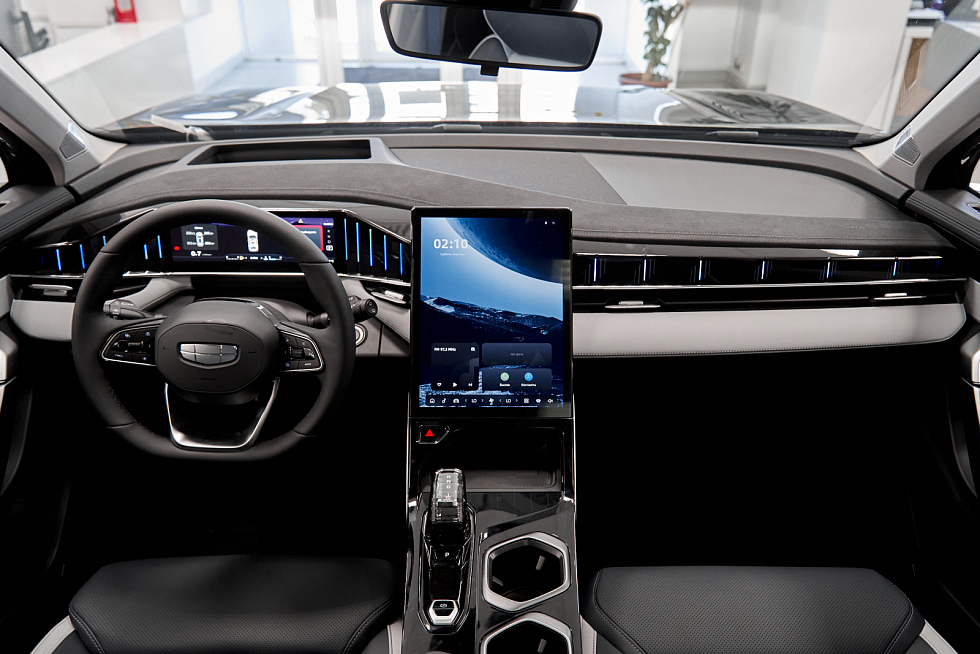 Geely Atlas Спорт, зеленый