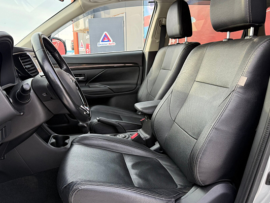 Mitsubishi Outlander Intense, 2016 года, пробег 210921 км