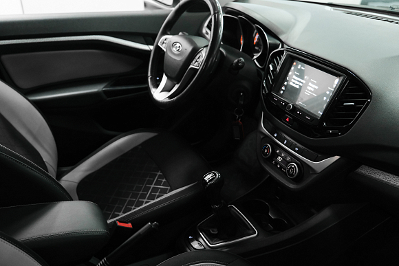 Lada (ВАЗ) Vesta Luxe Multimedia, 2021 года, пробег 183000 км