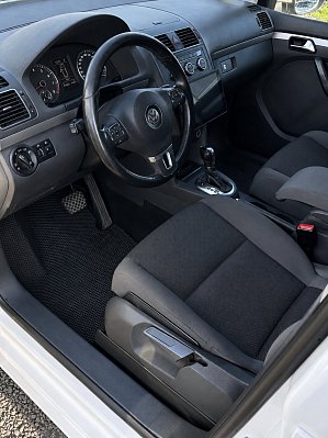 Volkswagen Touran Highline, 2012 года, пробег 258181 км