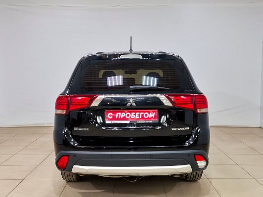 Mitsubishi Outlander Intense, 2016 года, пробег 294901 км