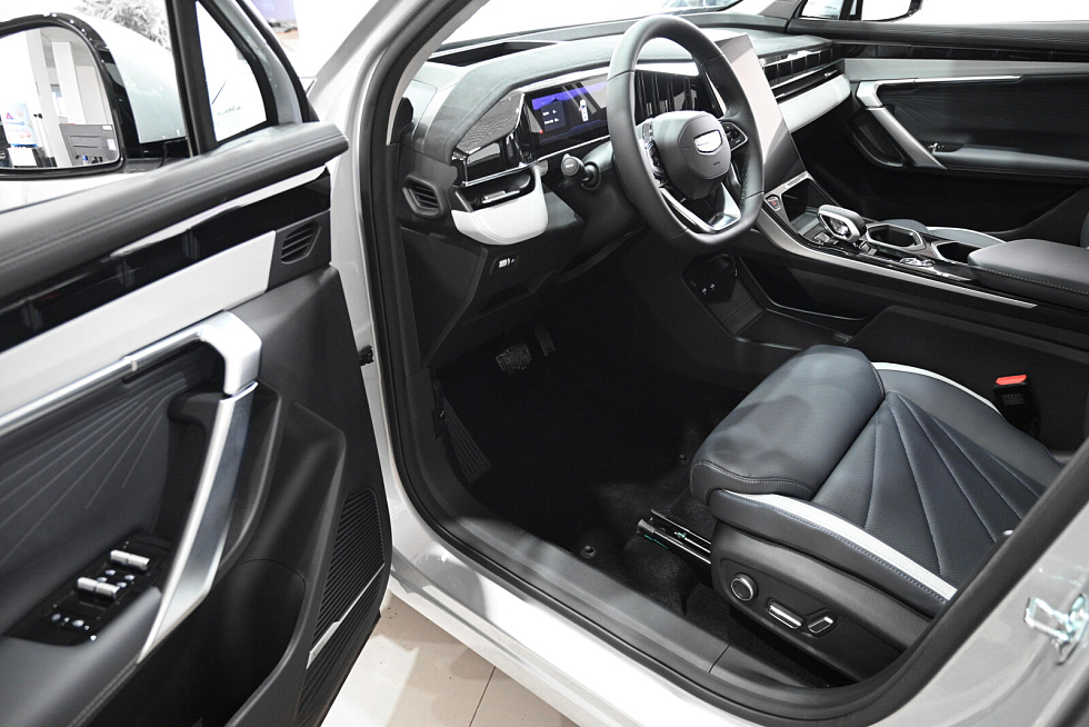 Geely Atlas Флагман, серебряный