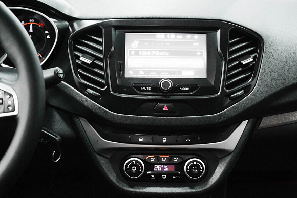 Lada (ВАЗ) Vesta Luxe Multimedia (2019-2021), 2018 года, пробег 144454 км