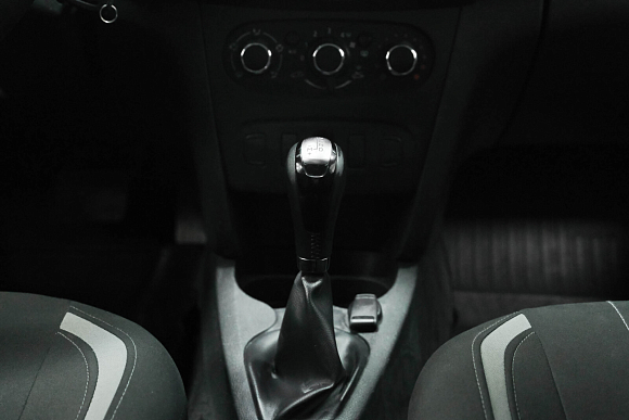 Renault Logan Drive, 2020 года, пробег 99513 км