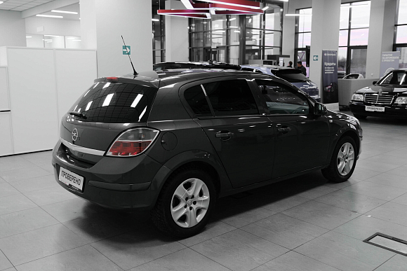 Opel Astra, 2011 года, пробег 120000 км