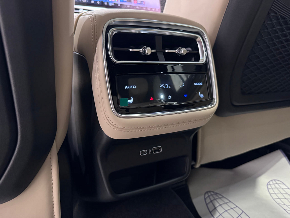 Geely Monjaro Flagship (2023-2025), серый