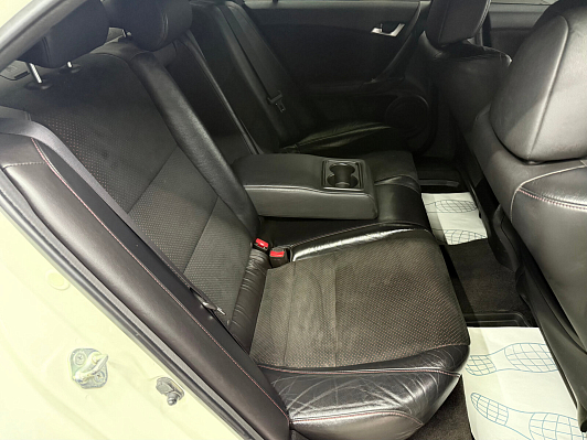 Honda Accord, 2011 года, пробег 204402 км