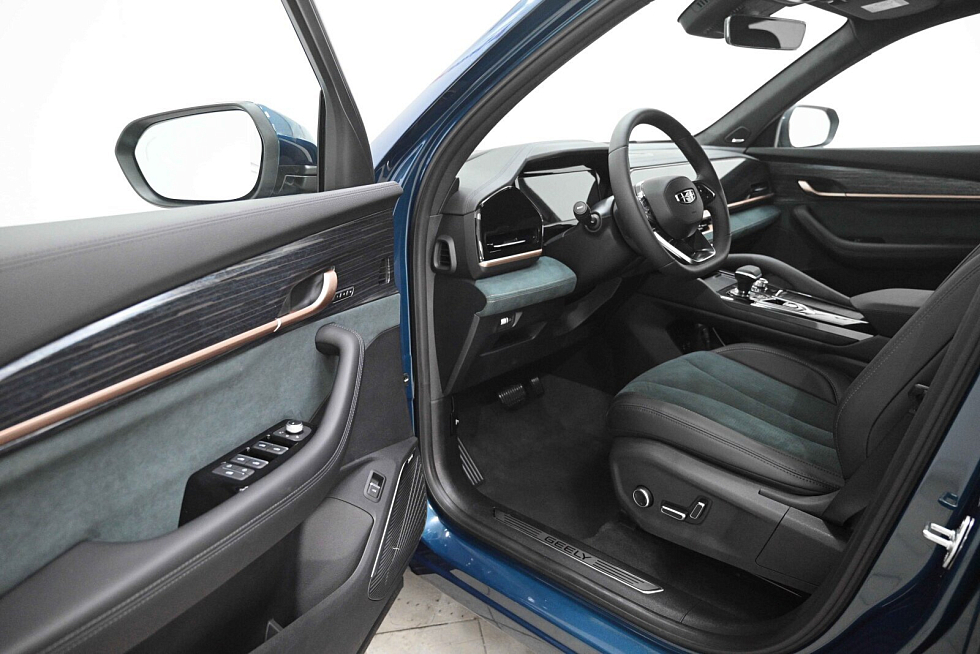Geely Monjaro Flagship (2023-2025), синий
