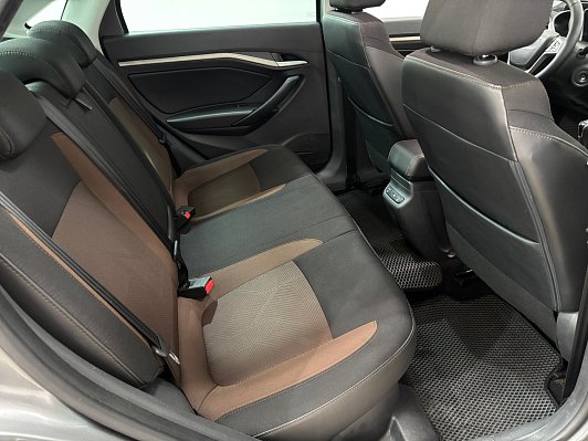 Lada (ВАЗ) Vesta Luxe Multimedia (2019-2021), 2019 года, пробег 111628 км