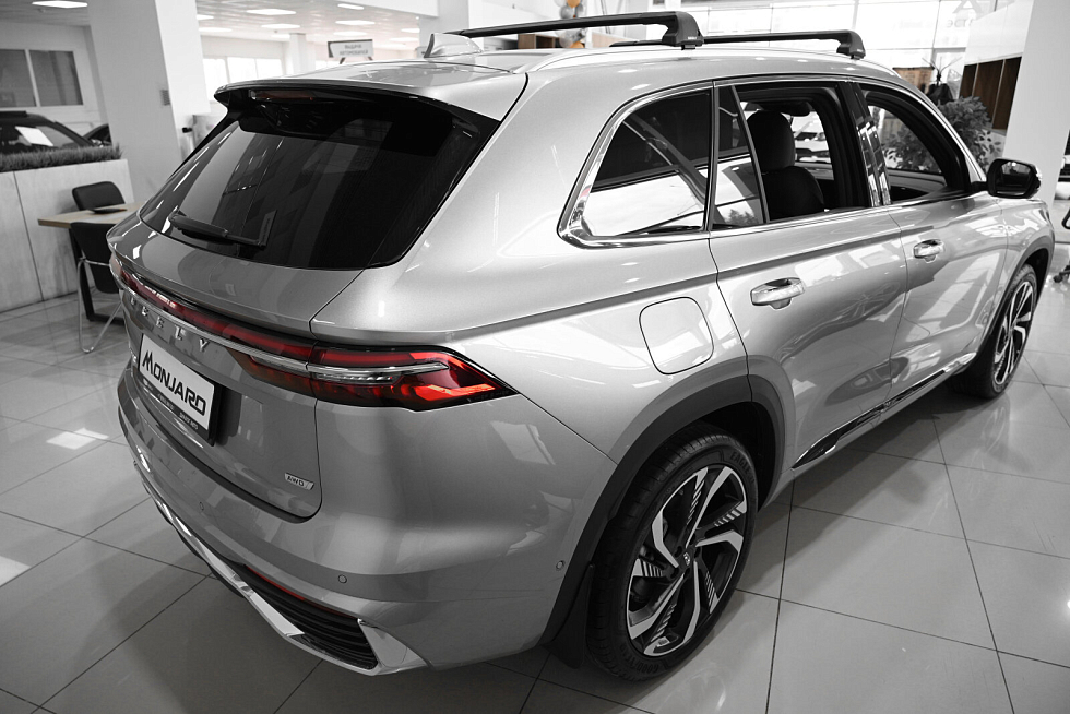 Geely Monjaro Flagship (2023-2025), серебряный