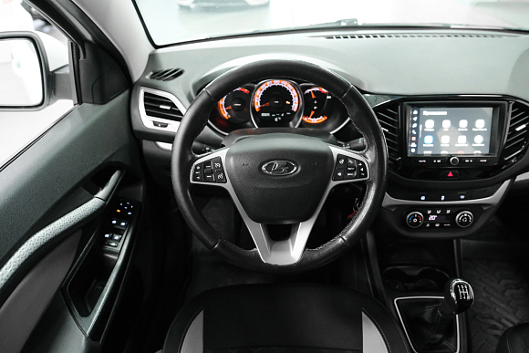 Lada (ВАЗ) Vesta Luxe Multimedia, 2021 года, пробег 183000 км