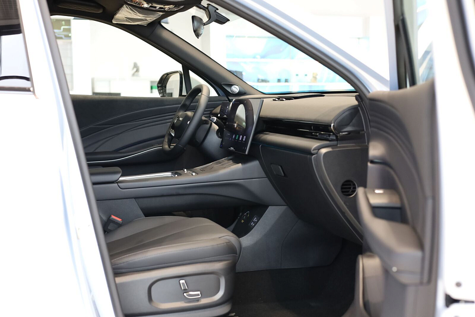 Omoda C7 Active, серебряный