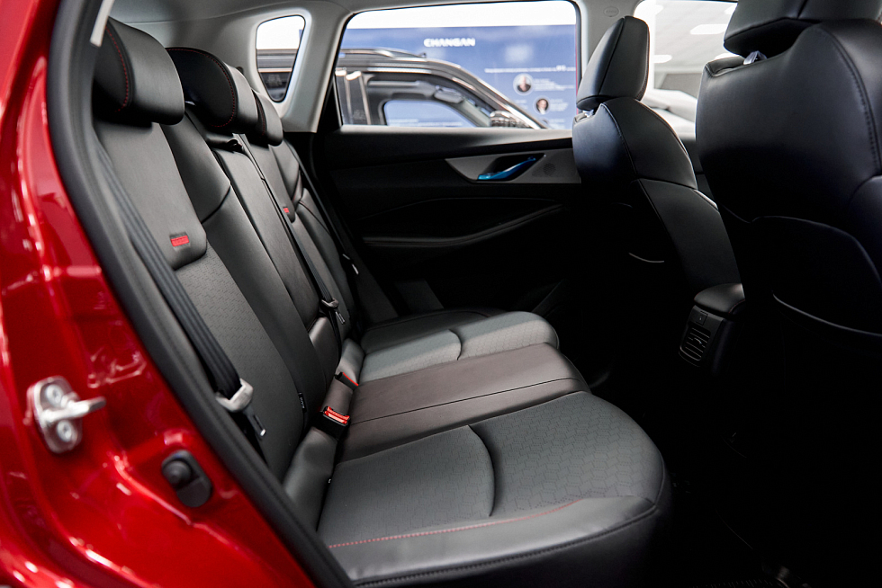 Changan CS35 Plus Advance, красный