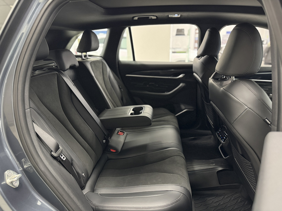 Geely Monjaro Luxury, серый