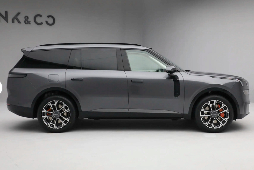 Lynk & Co 900 Ultra, серый