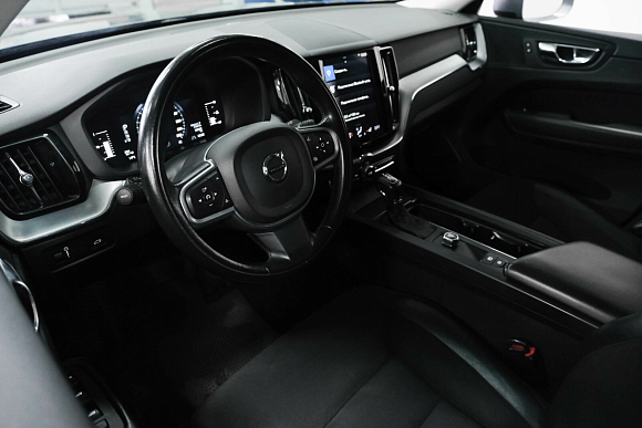Volvo XC60 Momentum, 2018 года, пробег 90500 км