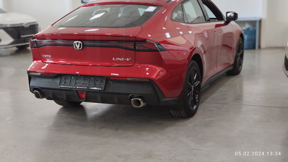 Changan UNI-V Tech, красный