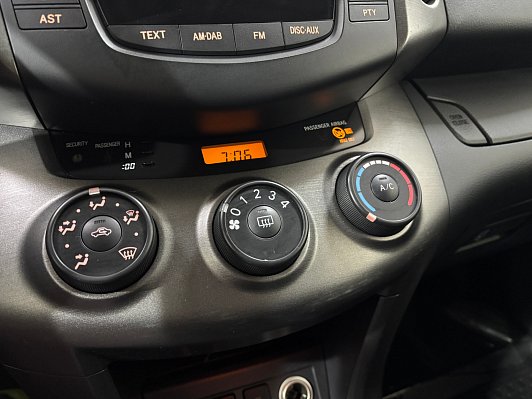 Toyota RAV4, 2012 года, пробег 156391 км