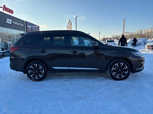 Mitsubishi Outlander, 2021 года, пробег 146239 км