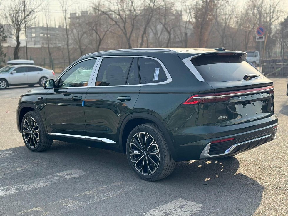 Geely Monjaro Люкс, зеленый