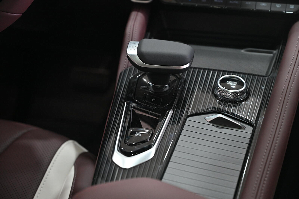Geely Monjaro Люкс, белый