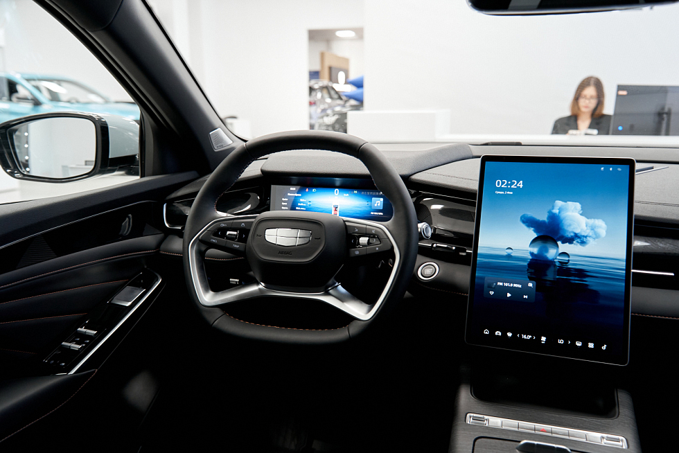 Geely Preface Flagship, серебряный