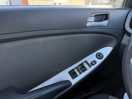 Hyundai Solaris Active, 2012 года, пробег 231000 км