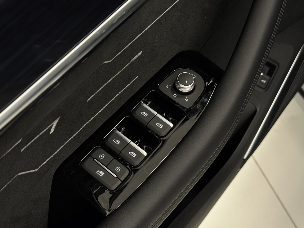 Geely Monjaro Luxury, серый