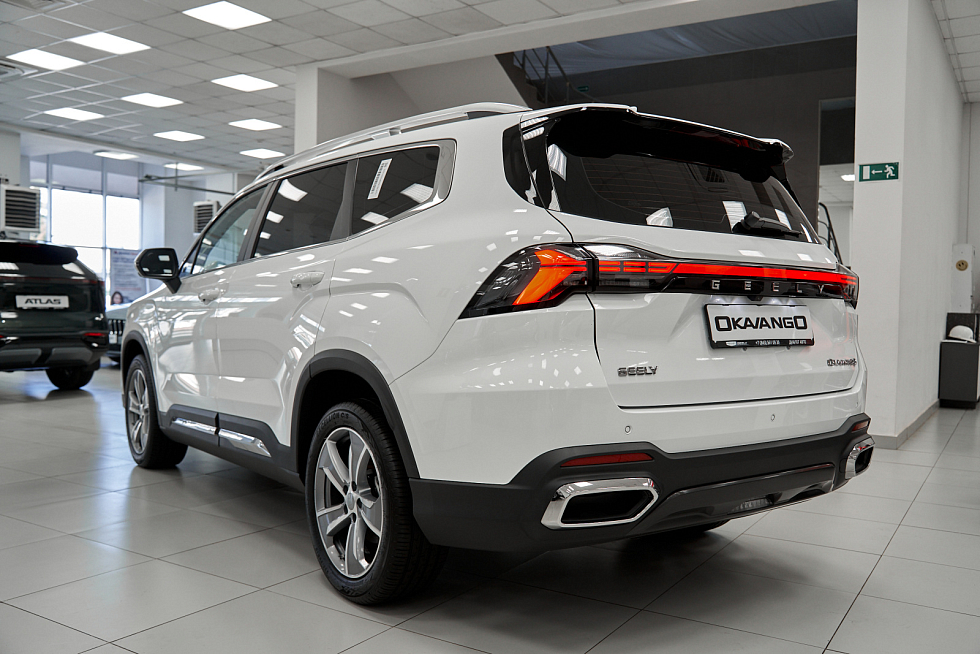Geely Okavango Флагман, белый