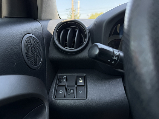 Toyota RAV4, 2011 года, пробег 196465 км