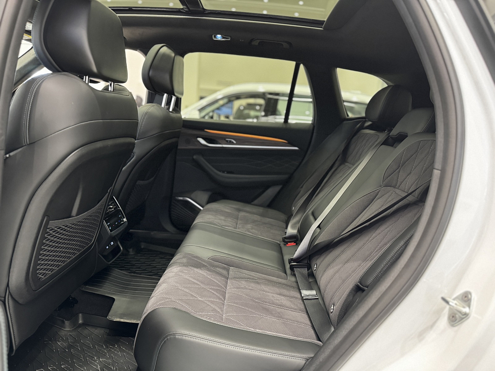 Geely Monjaro Flagship SE, белый