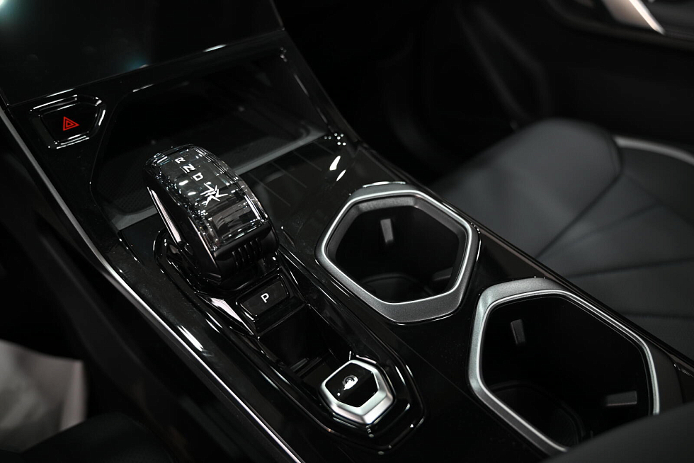 Geely Atlas Спорт, голубой