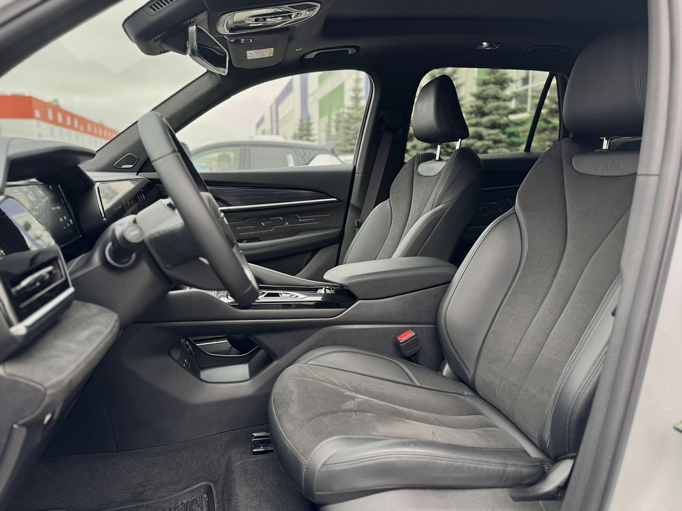 Geely Monjaro Flagship (2023-2025), белый