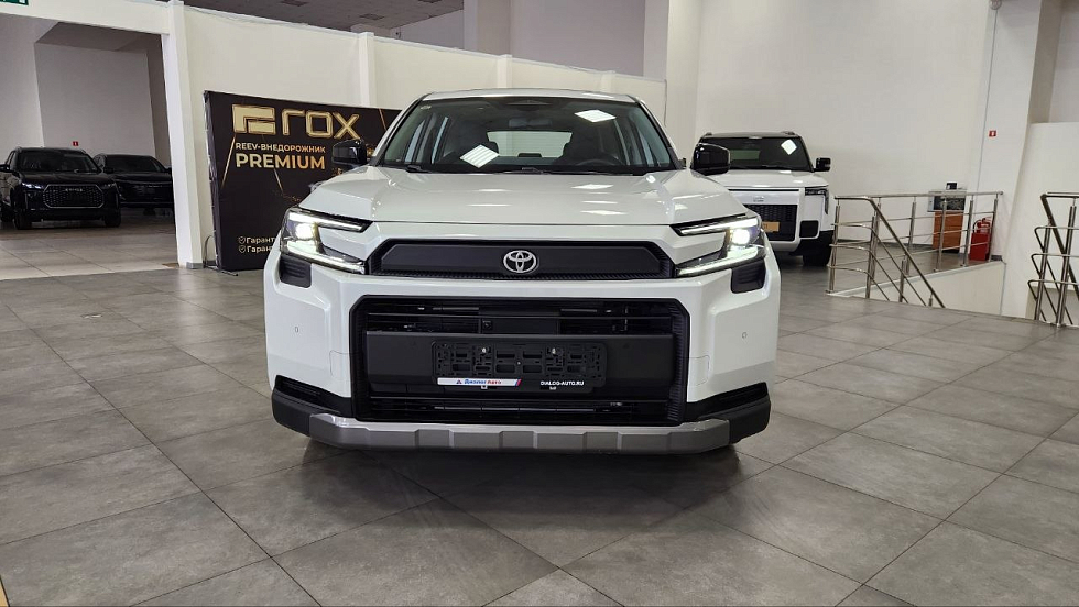 Toyota RAV4 Luxury, белый